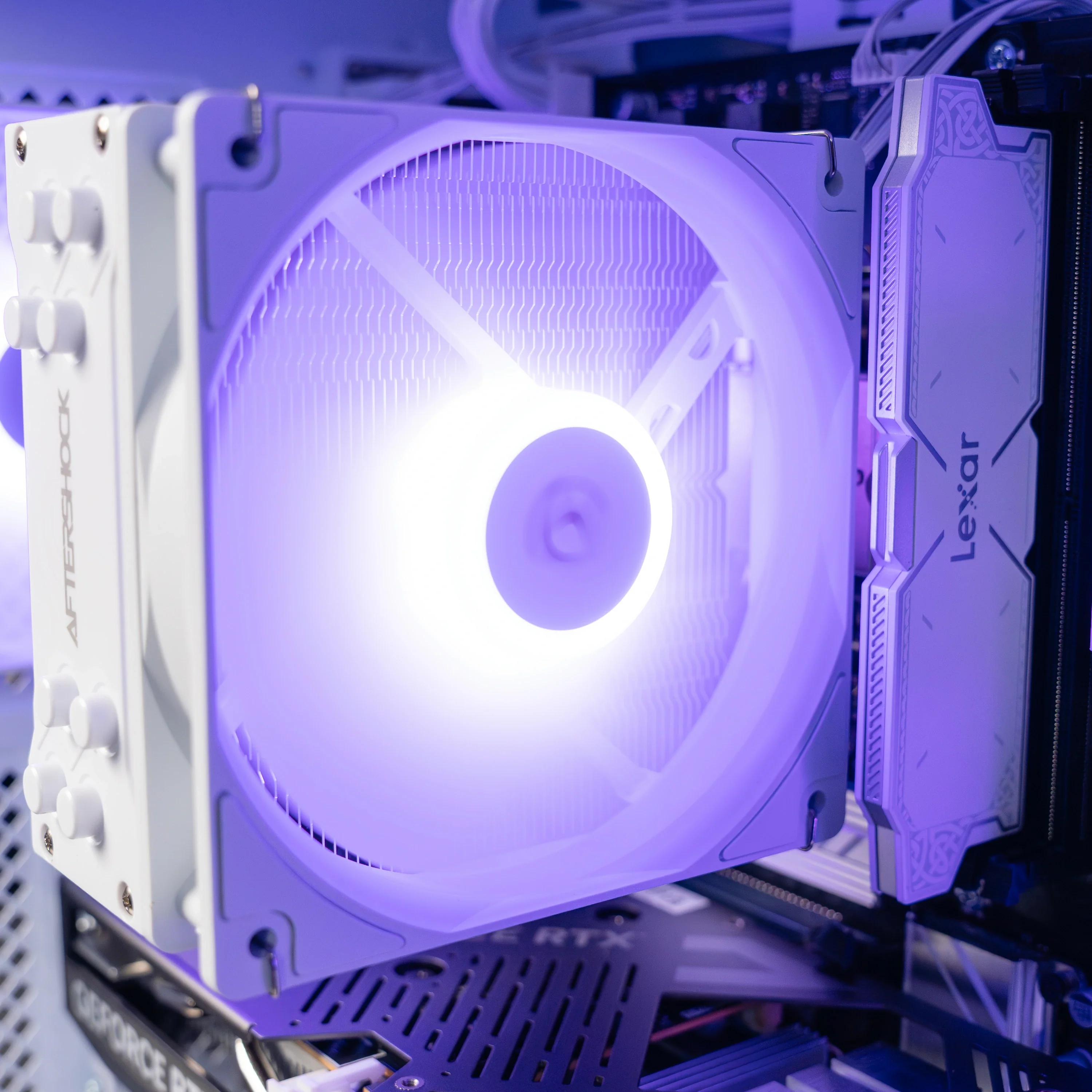 CHAMBER : LVL 4 WHITE / R5 7500F | RTX 5060 - Image 3