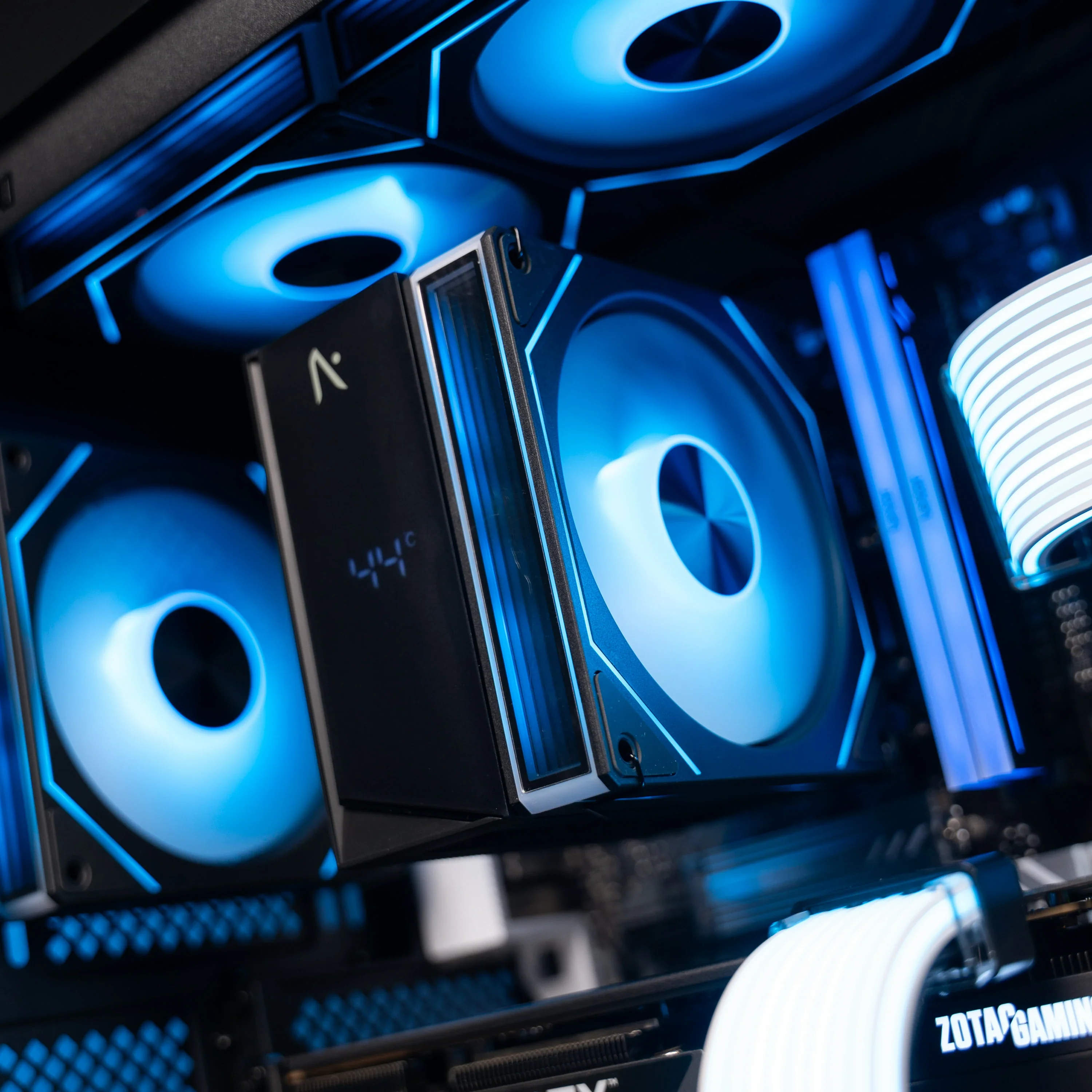 CHAMBER: LVL 8 / R7 7700 | RTX 5070 Ti | 32GB RAM - Image 3