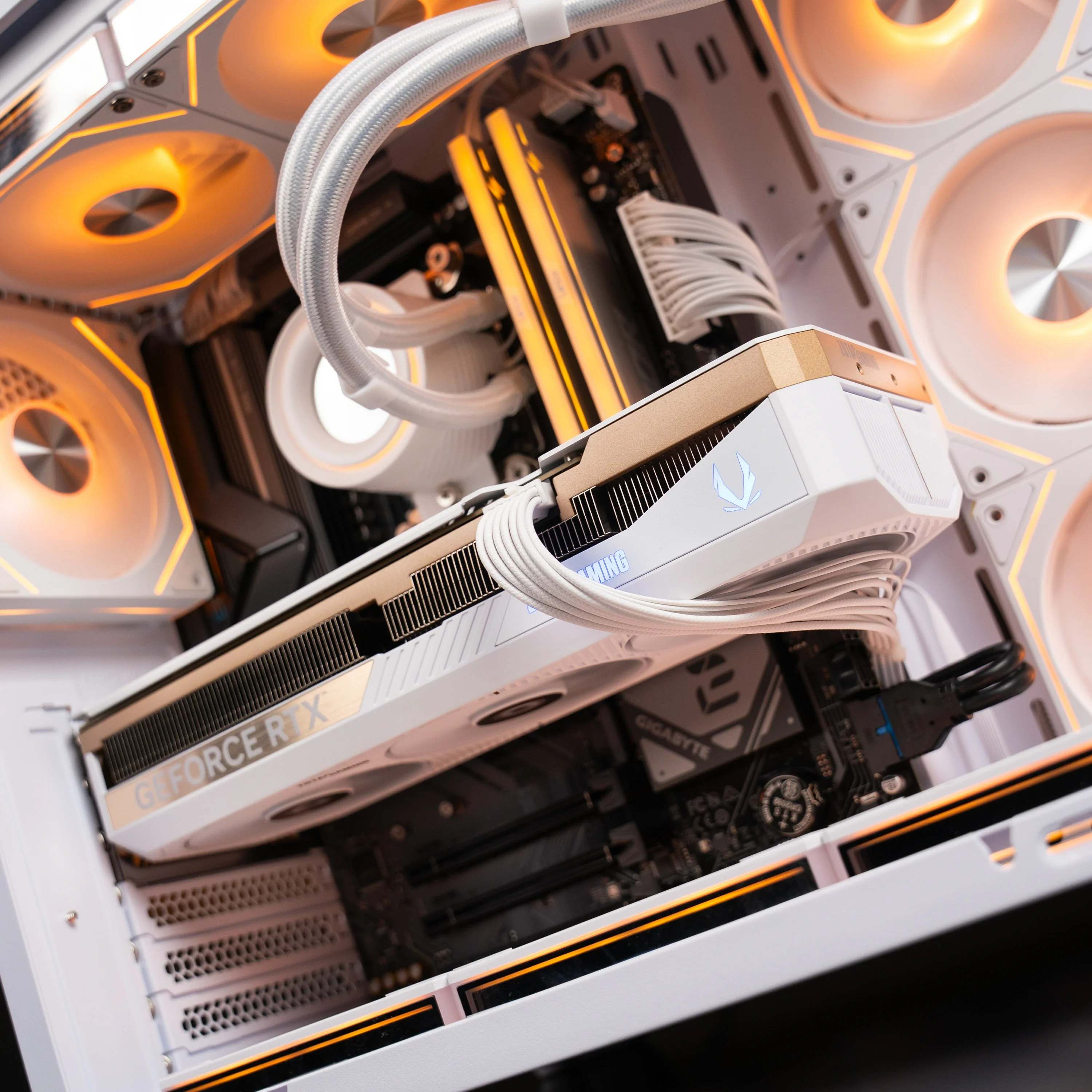 NIMBUS : LVL 8 PRO WHITE / R7 7800X3D | RTX 5070 Ti - Image 2