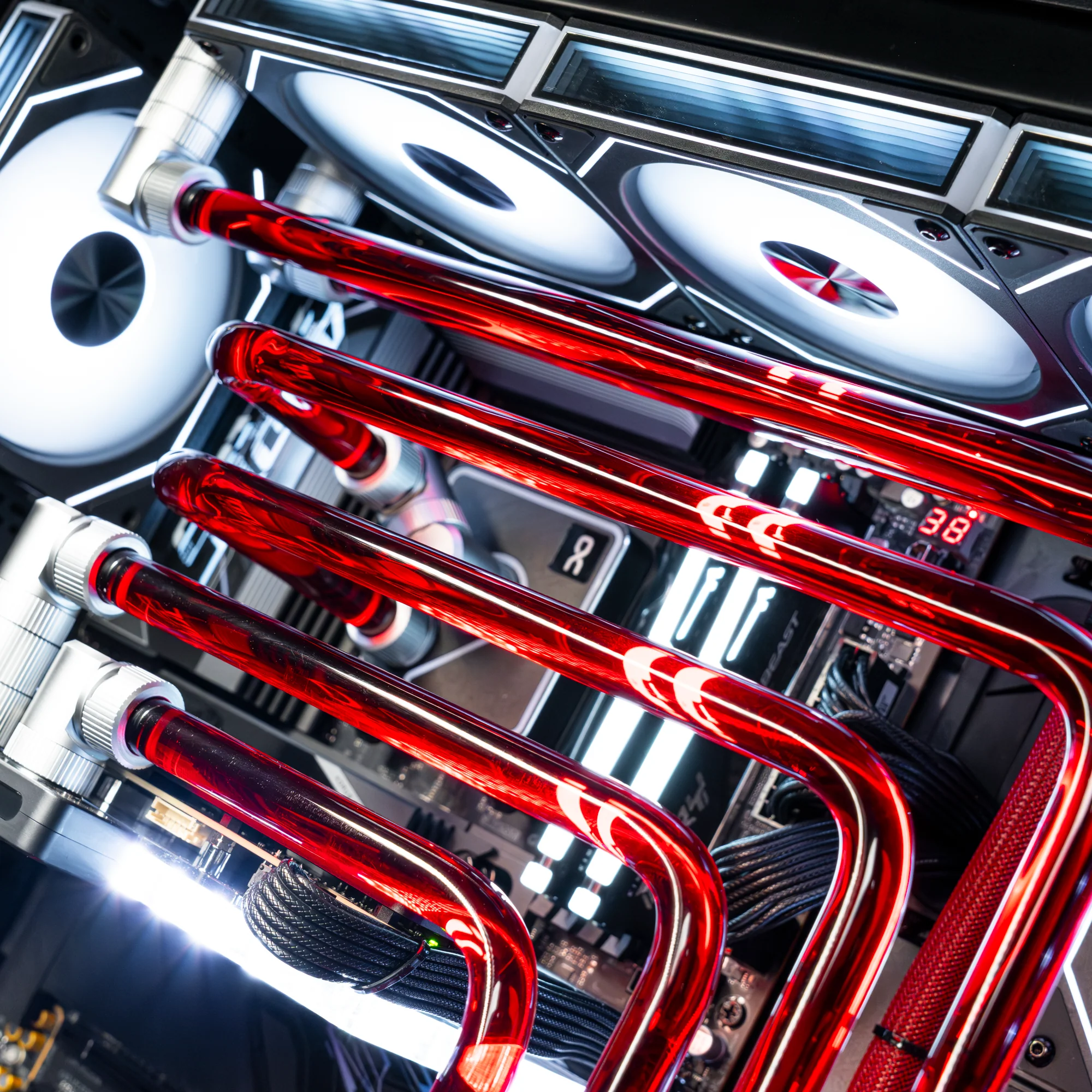 SECTOR / R7 9800X3D | RTX 5080 | 32GB RAM - Image 7